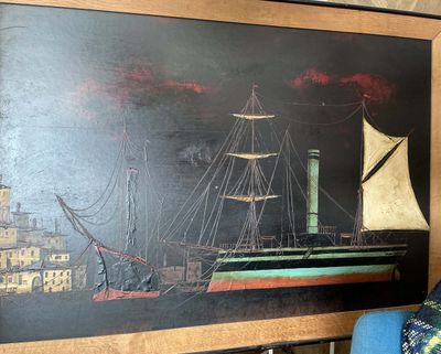 une photo d'un tableau sur le mur d'un salon