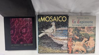 3 vol : "La Tapisserie" ed Hachette, "Art italien le tissu" …
