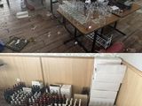 de nombreuses bouteilles d'alcool posées par terre dans cette pièce