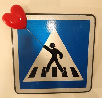 EL NIO. Love Man. Coeur en résine sur panneau de signalisati…