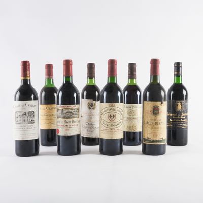 six bouteilles de vin sont alignées sur une surface blanche