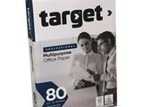 une boîte de papier Target Multipure sur fond blanc
