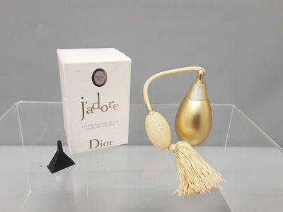 Dior Christian. "J'adore". Coffret avec vaporisateur poire d…