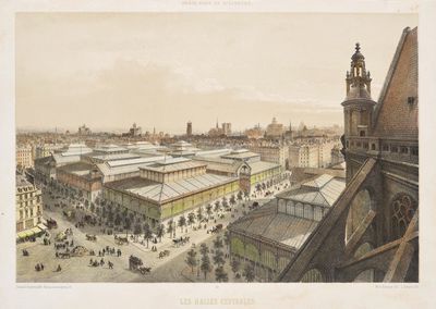 une vieille photo représentant une vue d'une ville avec des bâtiments et une tour horloge