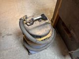 a machine that is sitting on the floor in a room