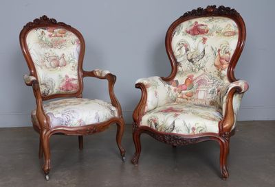 Réunion d'une bergère et d'un fauteuil en bois mouluré et sc…