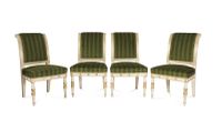 SUITE DE QUATRE CHAISES EN HÊTRE PEINT ET DORÉ