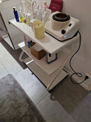 Desserte sur roulettes en métal blanc à trois niveaux