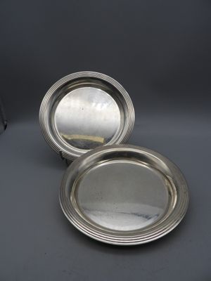 Christofle, paire de dessous de carafes en métal argenté, mo…