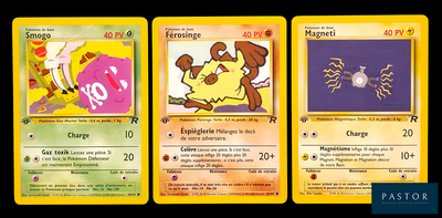 trois cartes Pokémon présentant des motifs différents sur un fond noir