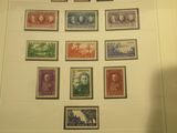 une photo d'une photo d'un livre avec des timbres
