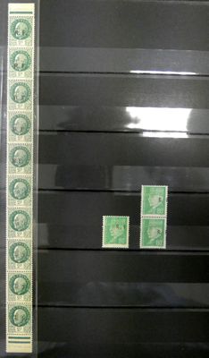 la photo d'une vitrine contenant des timbres