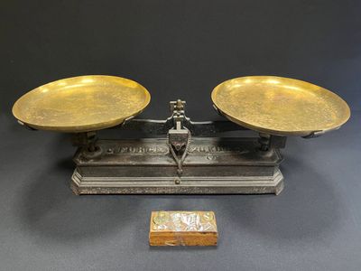 a pair of brass scales on a stand with a wooden box