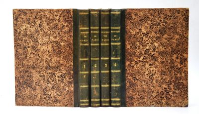 trois livres sont alignés les uns sur les autres sur une surface blanche