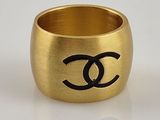 Bague avec le logo Chanel en laiton plaqué or 18 carats