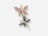 une broche en forme de libellule, sertie de diamants et de saphirs