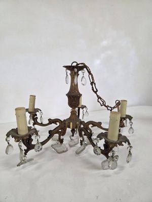 paire de lustres anciens en laiton et cristal