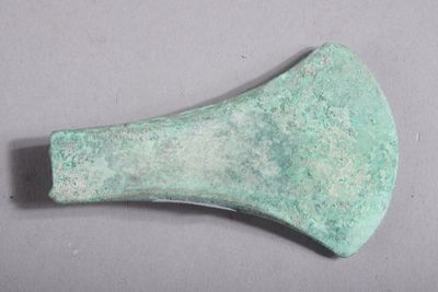 a close up of a metal object on a gray surface