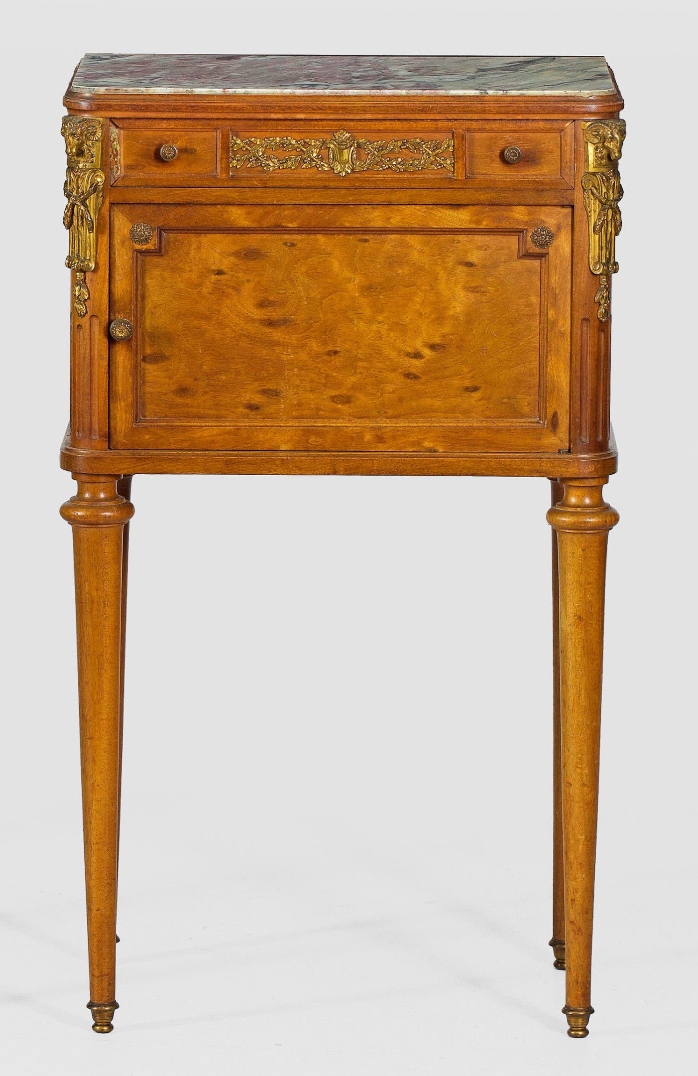 Objets d'art & Curiosités