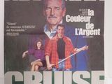 L'affiche du film « Cruise » est accrochée au mur.
