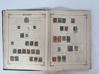 un livre avec beaucoup de timbres