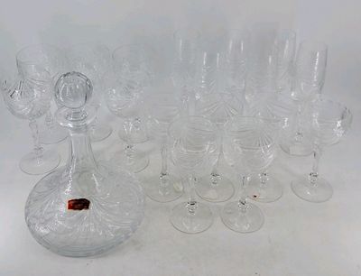 CRISTALLERIES DE LORRAINE. Service de table en cristal modèl…