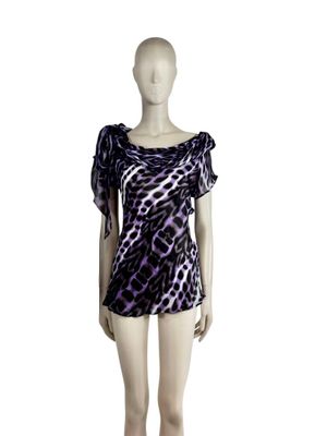 the mannequin is wearing a purple and black leopard print dress