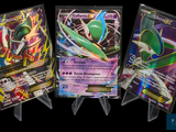 Trois types différents de cartes Pokémon sont représentés sur un fond noir