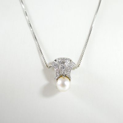 collier en argent sterling orné d'un pendentif en perle et diamants