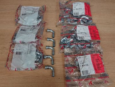 Lot d'environ 50 raccords composé de: coudes mâle 1/2, diamè…