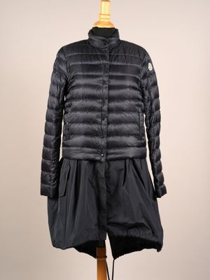 une veste noire sur un mannequin mannequin mannequin mannequin mannequin mannequin mannequin mannequin mannequin mannequin