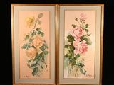 deux tableaux encadrés représentant des fleurs sur fond noir