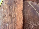 a close up of a piece of wood that has been cut