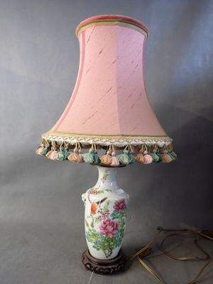 ASIE, vase en porcelaine, monté en lampe, à décor d'oiseaux branchés H