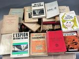 plusieurs livres empilés les uns sur les autres