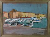 une peinture à l'huile représentant des bateaux dans un port, avec un bâtiment en arrière-plan