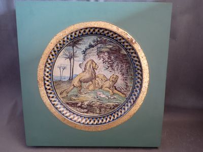 a picture of a plate with a picture of a lion on it