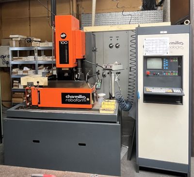 Robot CHARMILLES Roboform 100. Vers 1980 (carte électronique à ré