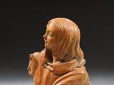 buste en bois sculpté représentant un homme, la main posée sur le menton