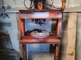 a machine that is sitting on a table in a room