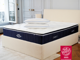 un matelas posé sur un lit dans une chambre