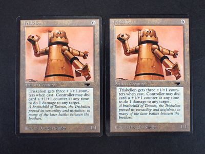 Voici deux cartes tirées d'un jeu intitulé « Star Wars », dont l'une représente un robot.