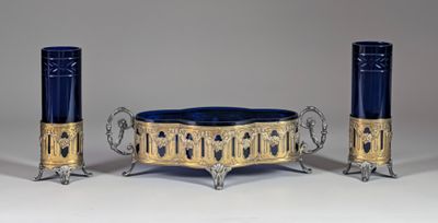trois objets d'art nouveau en verre bleu ornés de bordures dorées