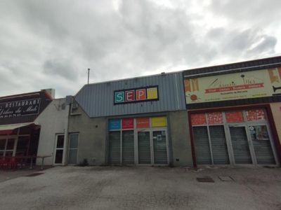 VENTE EN UN LOT SUR DESIGNATION DES MOBILIERS, MATERIELS ET STOCK SUIT