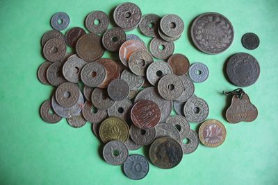 a lot of coins that are on the table