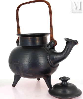 a black tea pot with a wooden handle and a lid