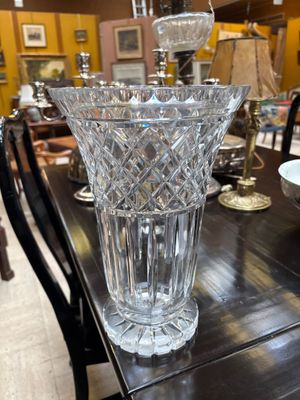 Grand vase en cristal taillé à décor de pointes de diamants et cannelu - Photo 1