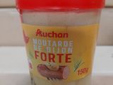 un pot de nourriture posé sur une table