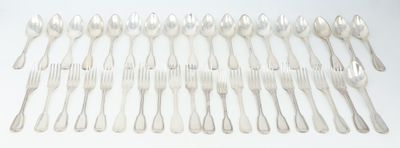an image of a bunch of forks and spoons sitting on a table