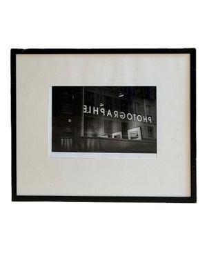 photographie en noir et blanc d'une photographie en noir et blanc d'un bâtiment